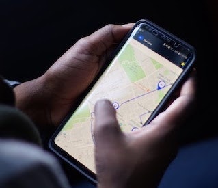 1654734185738 Using20mobile20app203