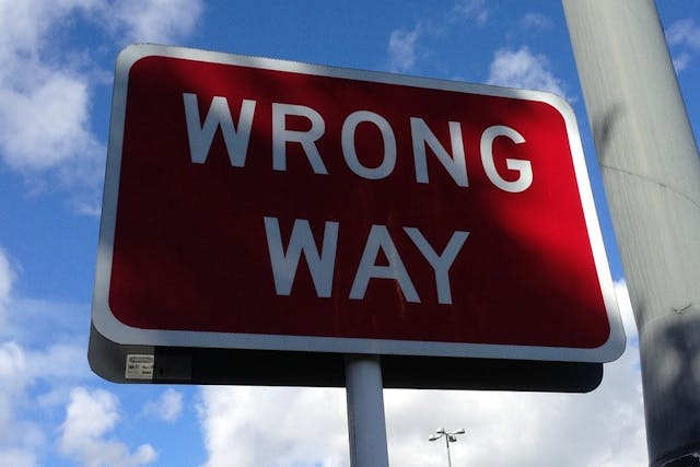 wrong-way-167535_960_720_5
