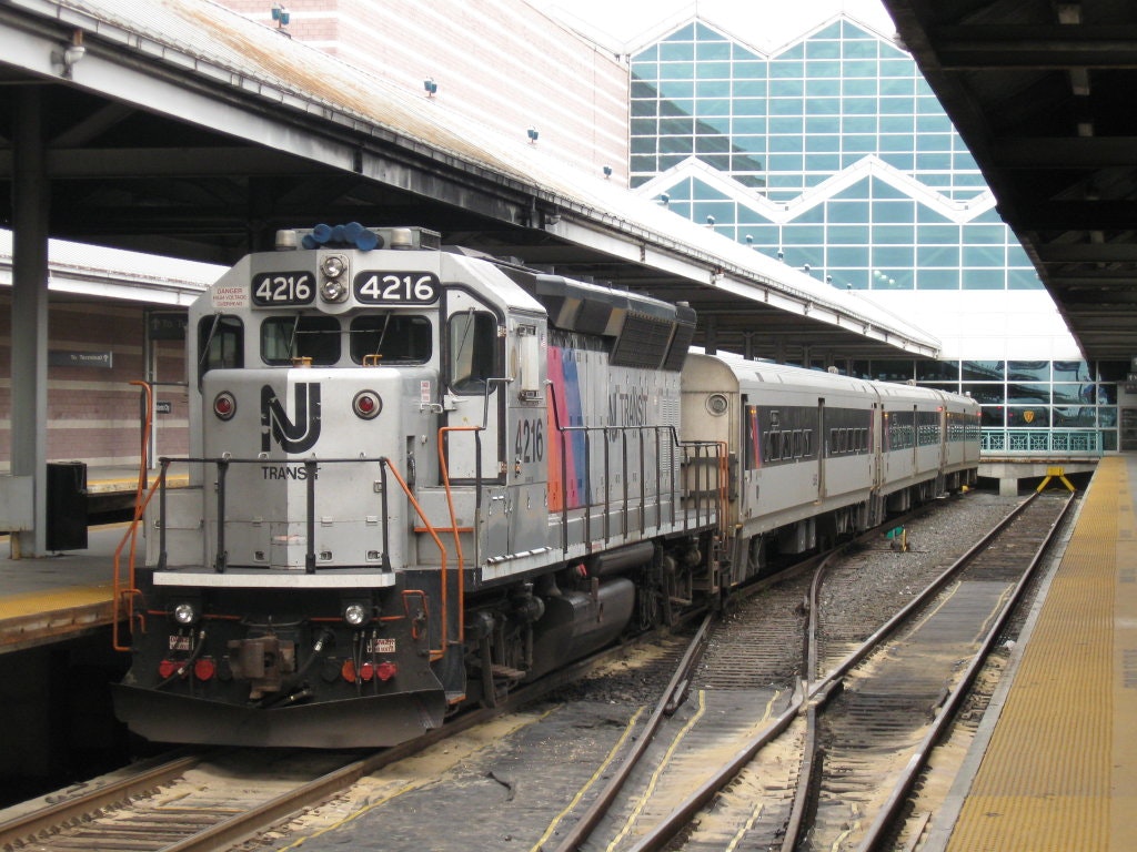 1654794374857 Nj Transit Gp40ph2b 4216 Waits To Pull Train 4622