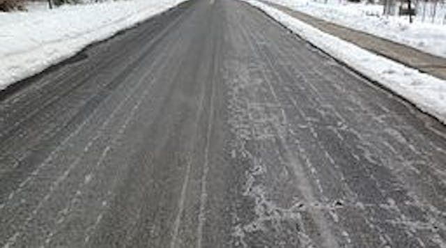Winter_road_treatment_using_salt_brine_4