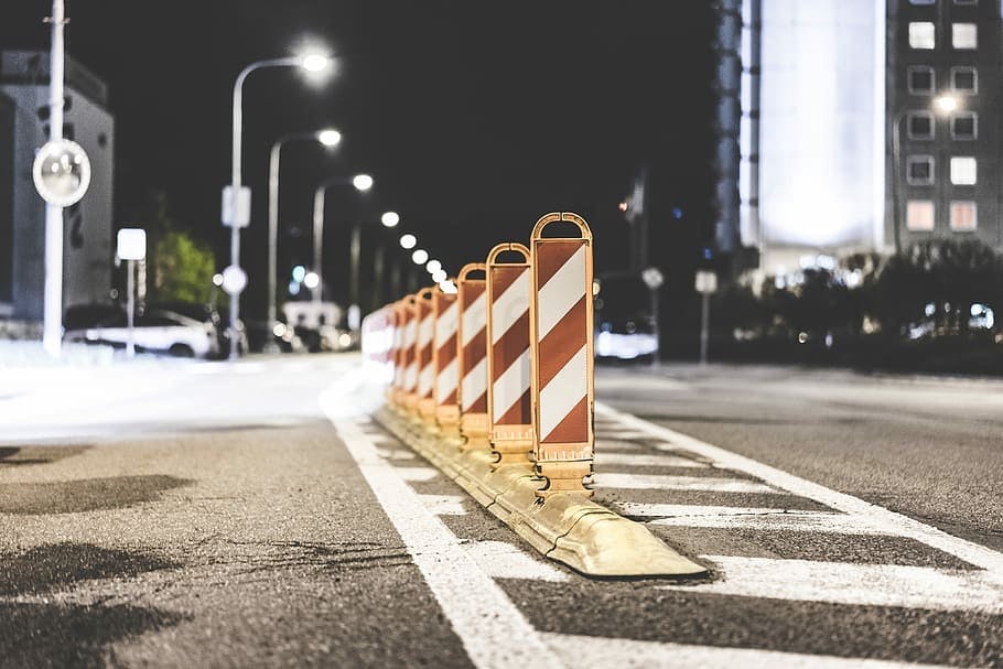 construction-driving-night-roads