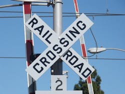 railroad-crossing-1334244_1920