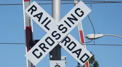railroad-crossing-1334244_1920_3