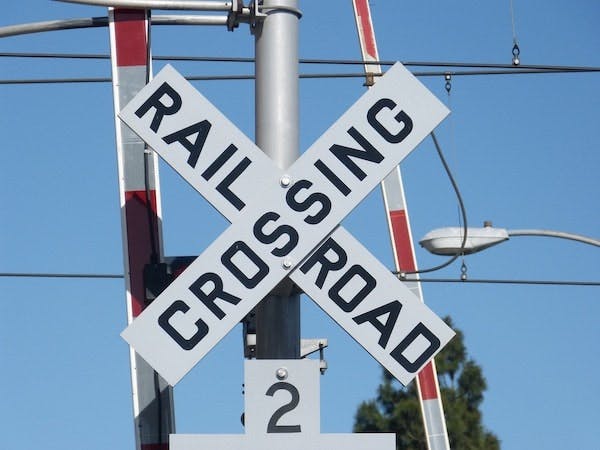 railroad-crossing-1334244_1920_3