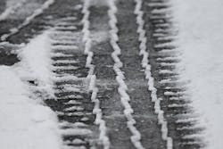 winter-tire-tracks-3148803_1920