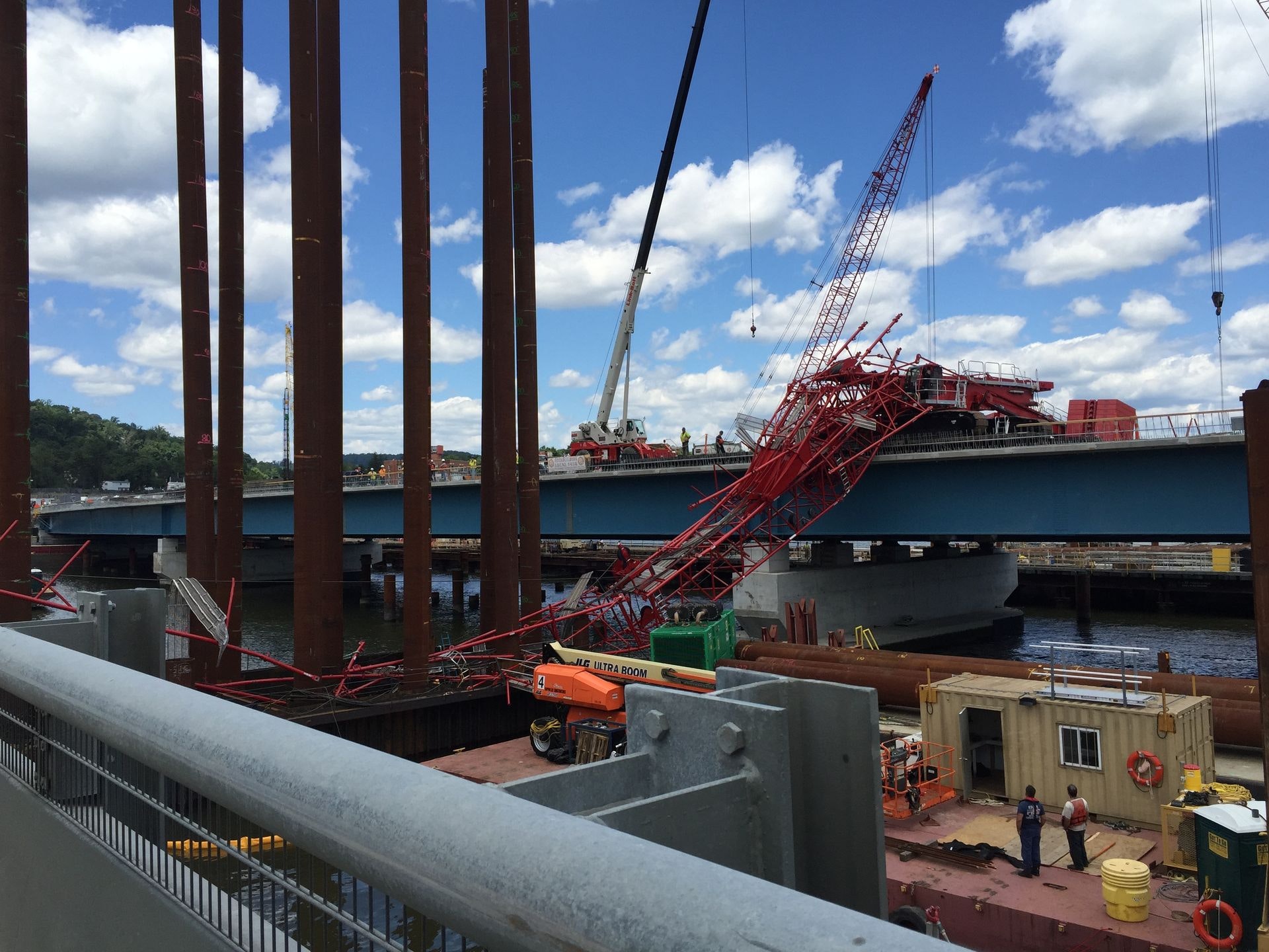 BRIDGE CONSTRUCTION Crane collapse closes Tappan Zee Bridge