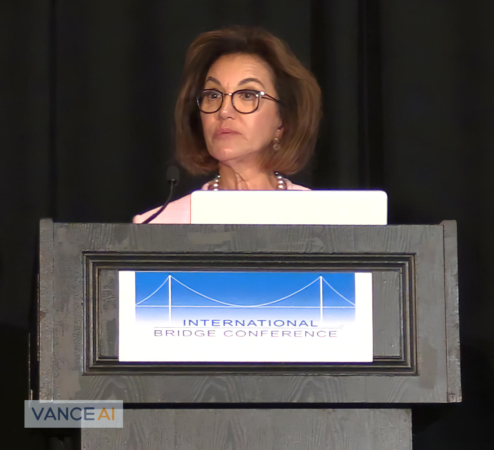 Enlarge Keynote Session Pic 62d5a38d46433