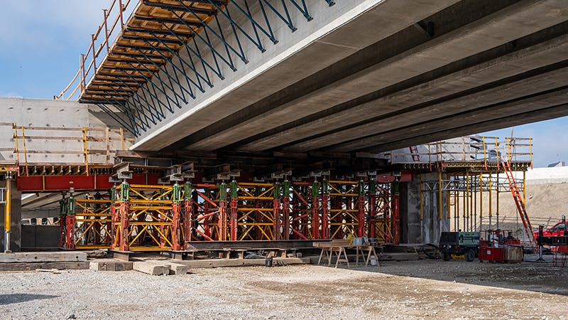 PERI USA provided fully rentable and customized formwork solutions for concrete construction on multiple bridges.