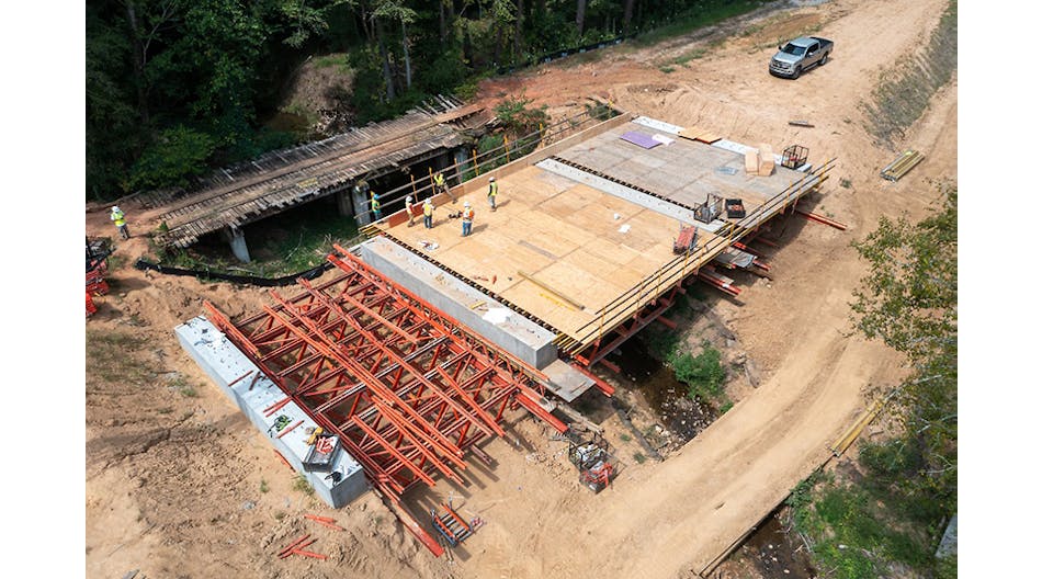 The new flat slab bridge replaced the existing Valencia Bridge over Dutchman&rsquo;s Creek in Fairfield County, South Carolina, using PERI USA engineered formwork solutions.