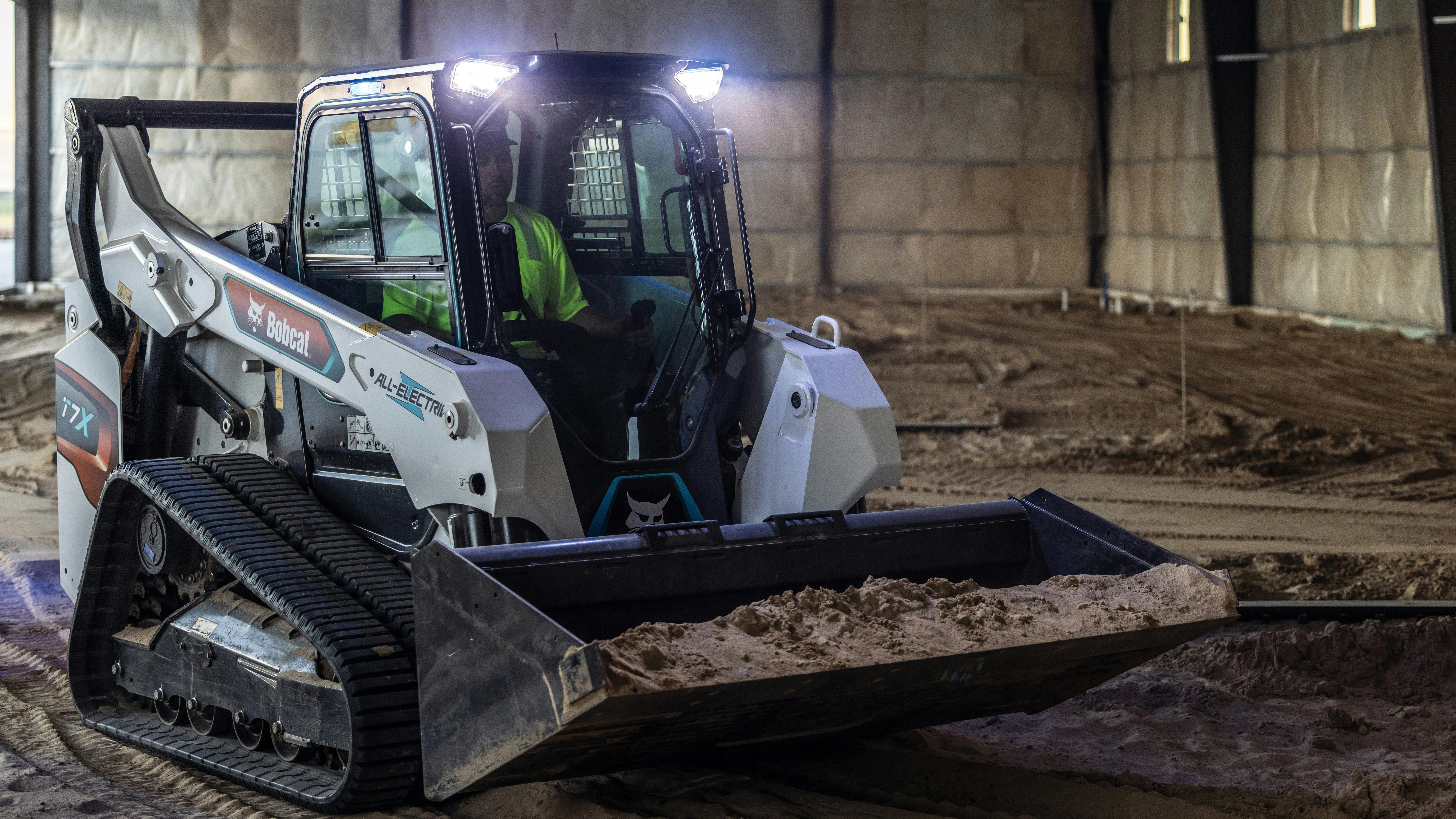 approved_bobcatt7xcompacttrackloaderbucket3h6a5663