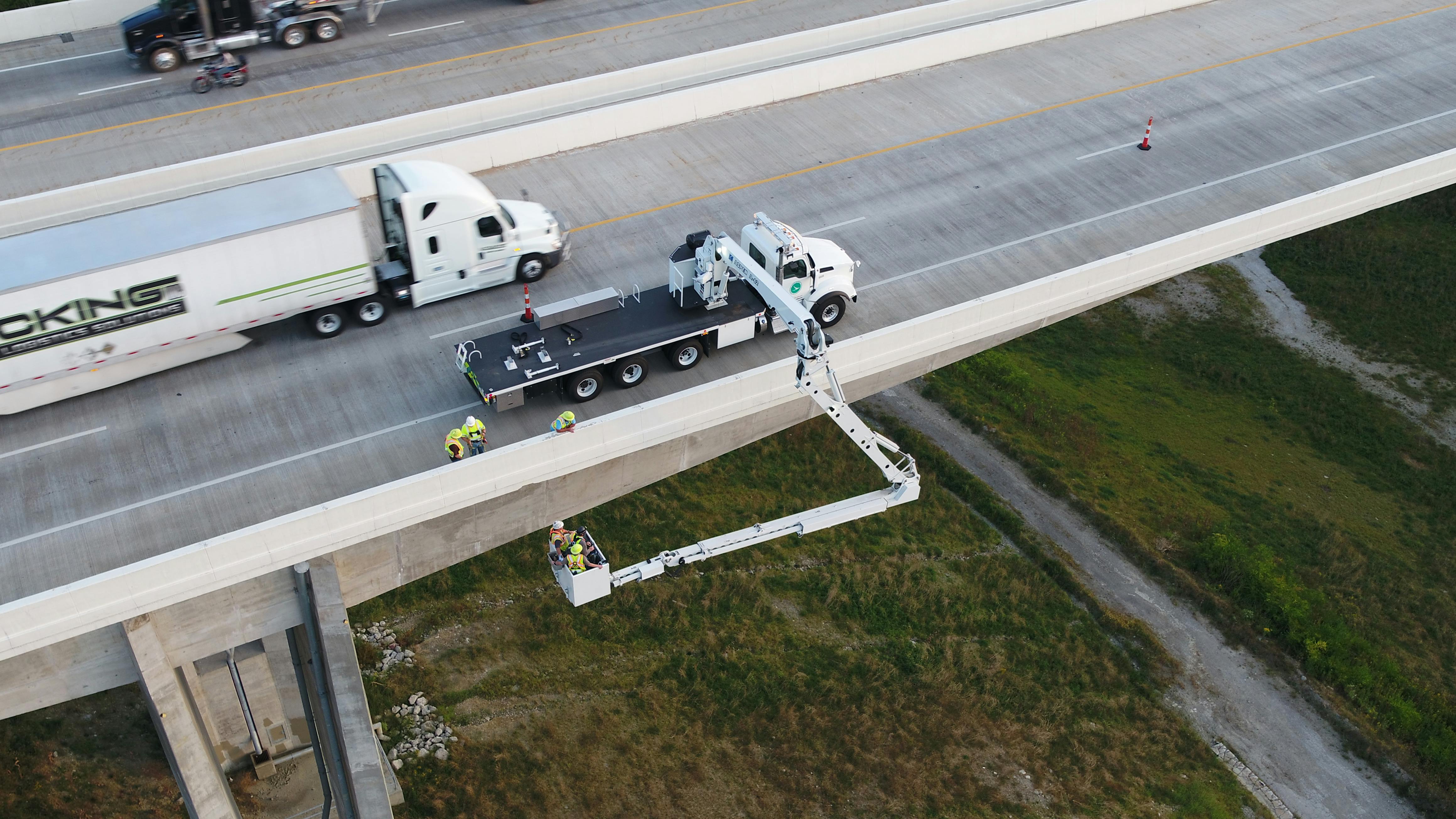 Underbridge inspection unit being employed by Ohio Department of Transportation on the Jeremiah Morrow Bridge, Ohio&rsquo;s tallest bridge, in Warren County.