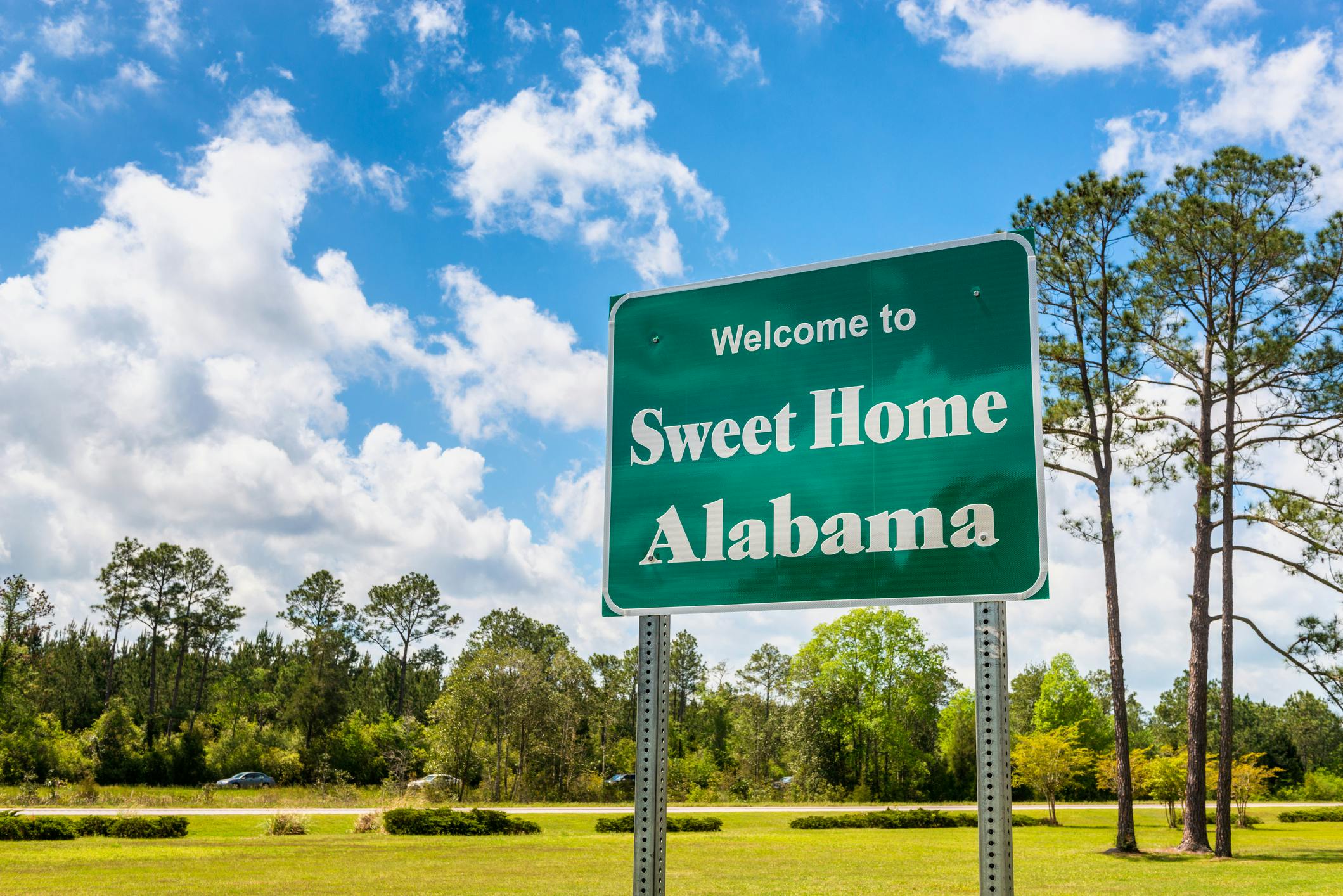 An Alabama road sign on Interstate 10 in Robertsdale near the Florida state border.
