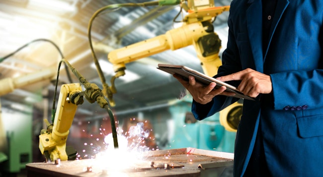 Engineer using AI in front of construction project.