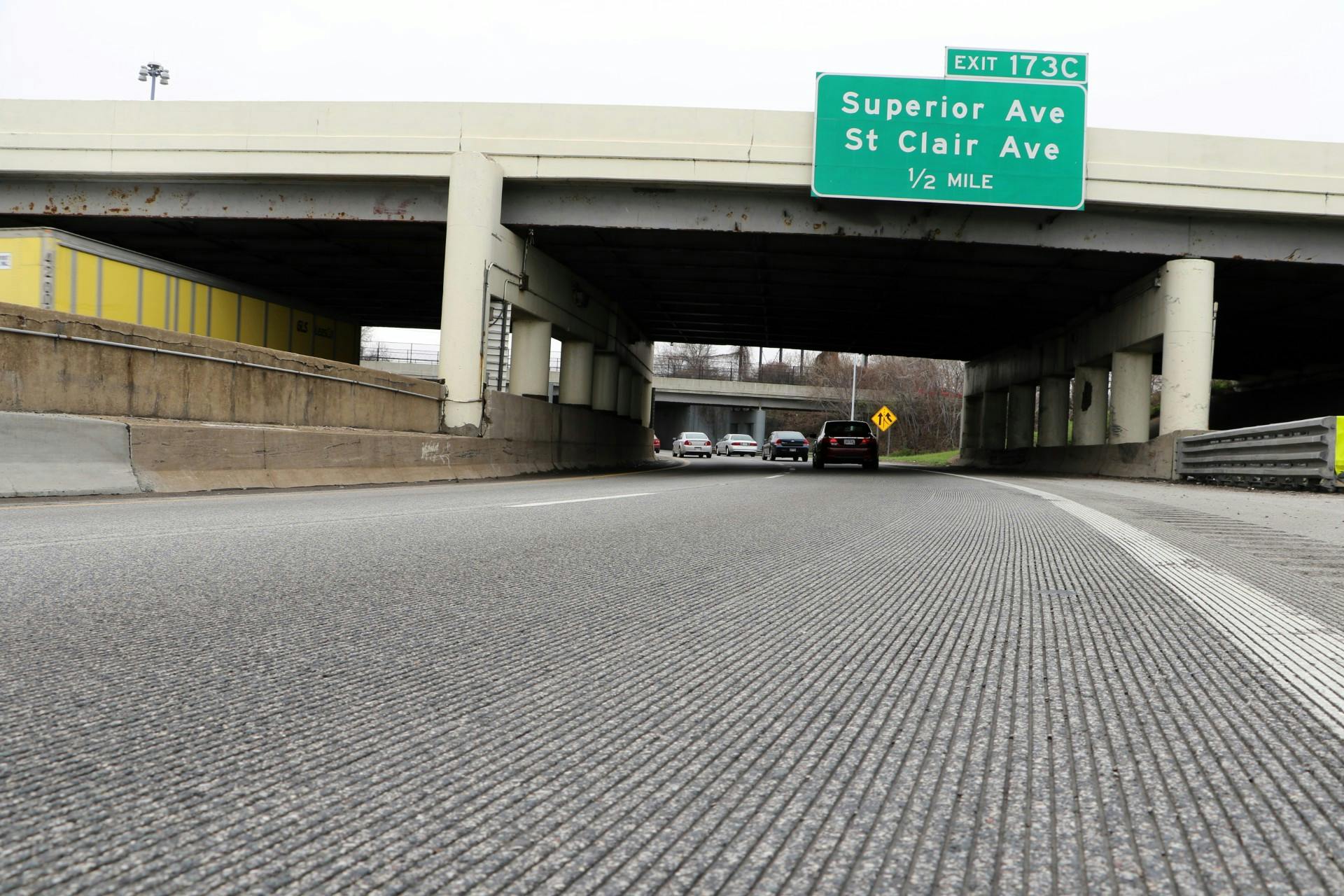A roadway with diamond grooving in Ohio.