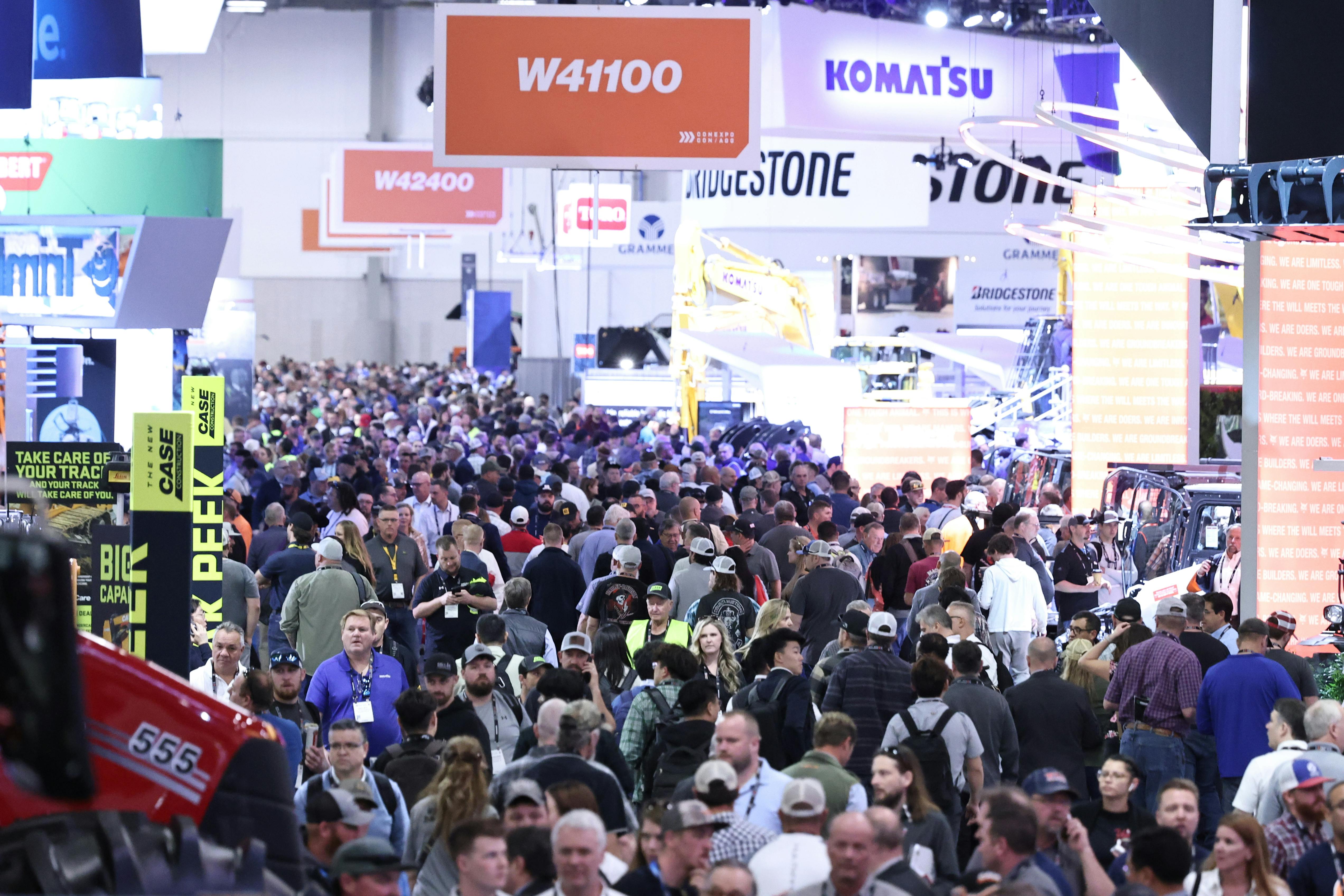 A crowd of people roaming the West Hall at the CONEXPO/CON-AGG 2023.