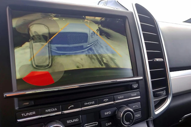 A car screen showing use of the back-up feature.
