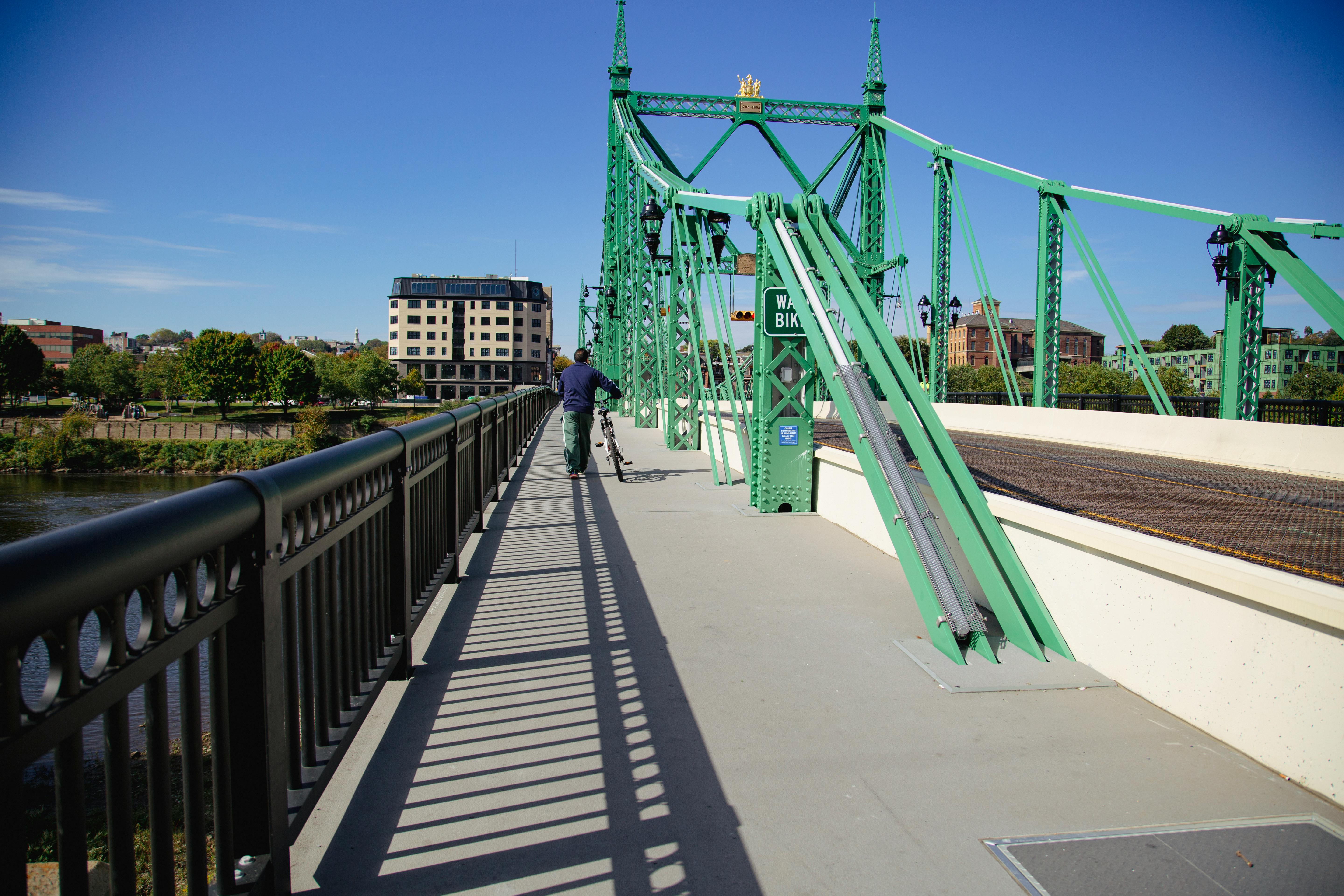 creative_composites_group_frp_cantilevered_sidewal