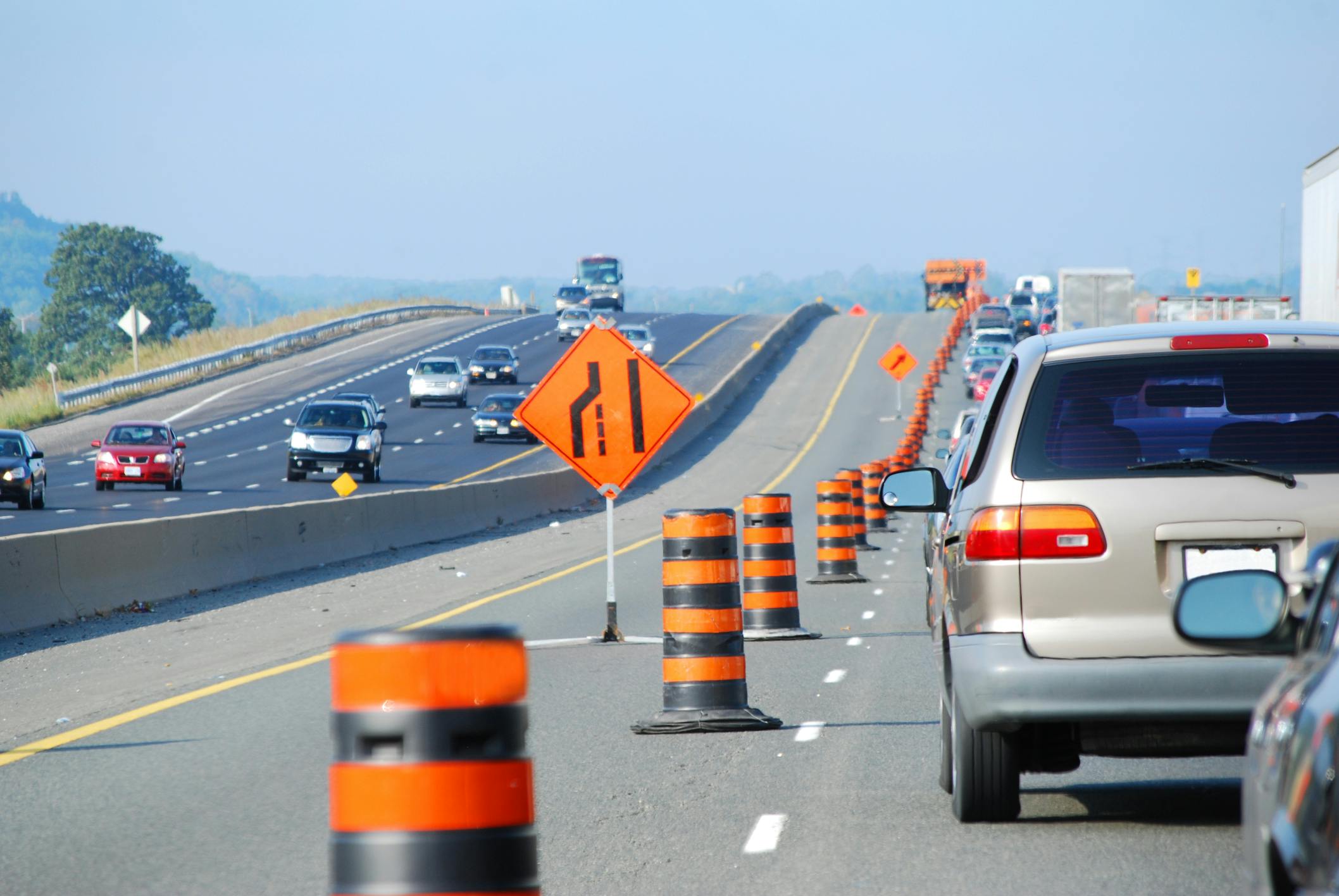 Traffic along an active work zone on a highway.