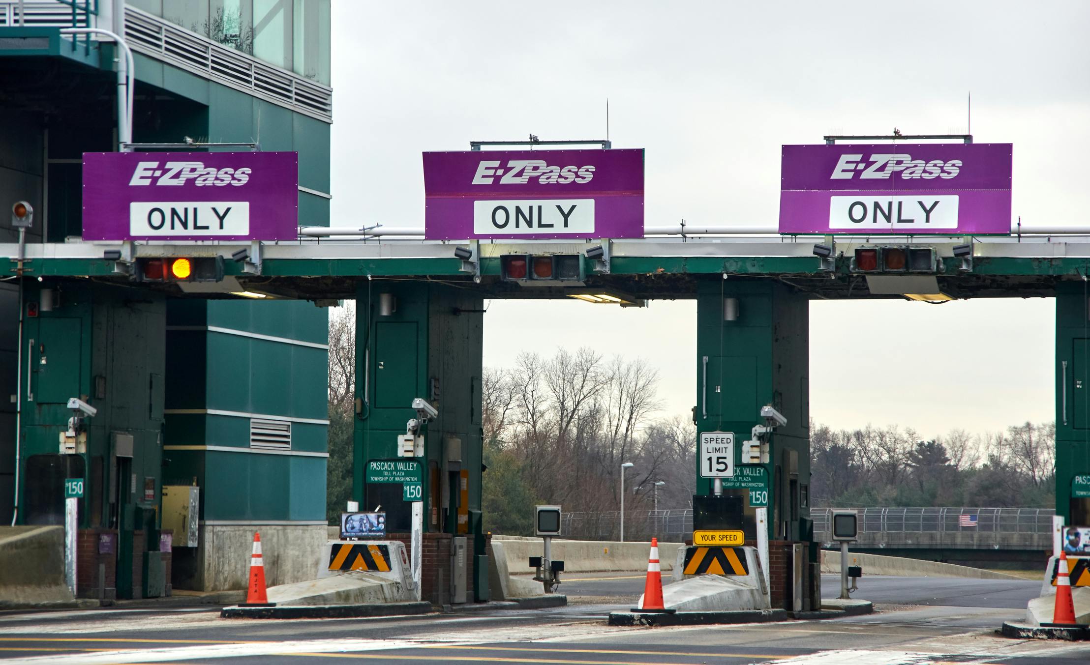 E-Z pass tolls and cameras along a toll road,